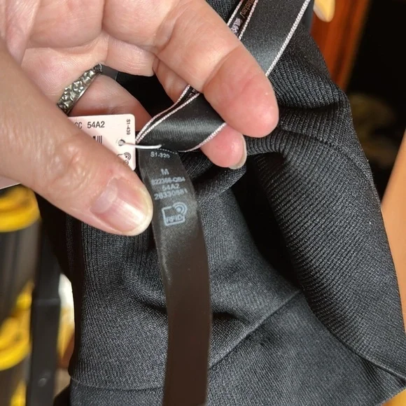 NWT Victoria's Secret Seamless Rib High Neck Sport Bra Black Size Medium - Picture 13 of 13